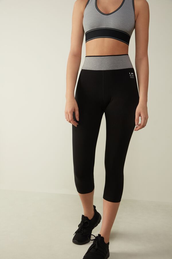 Intimssimi In Action Capri Leggings in Organic Stretch Cotton Black | YSGGT72083